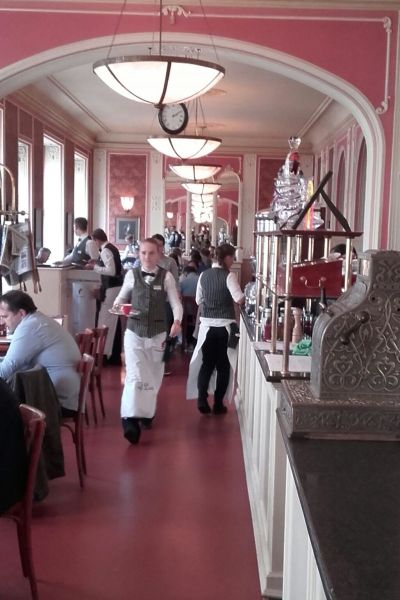 café Louvre