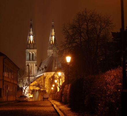 Bazilika svatého Petra a Pavla v noci